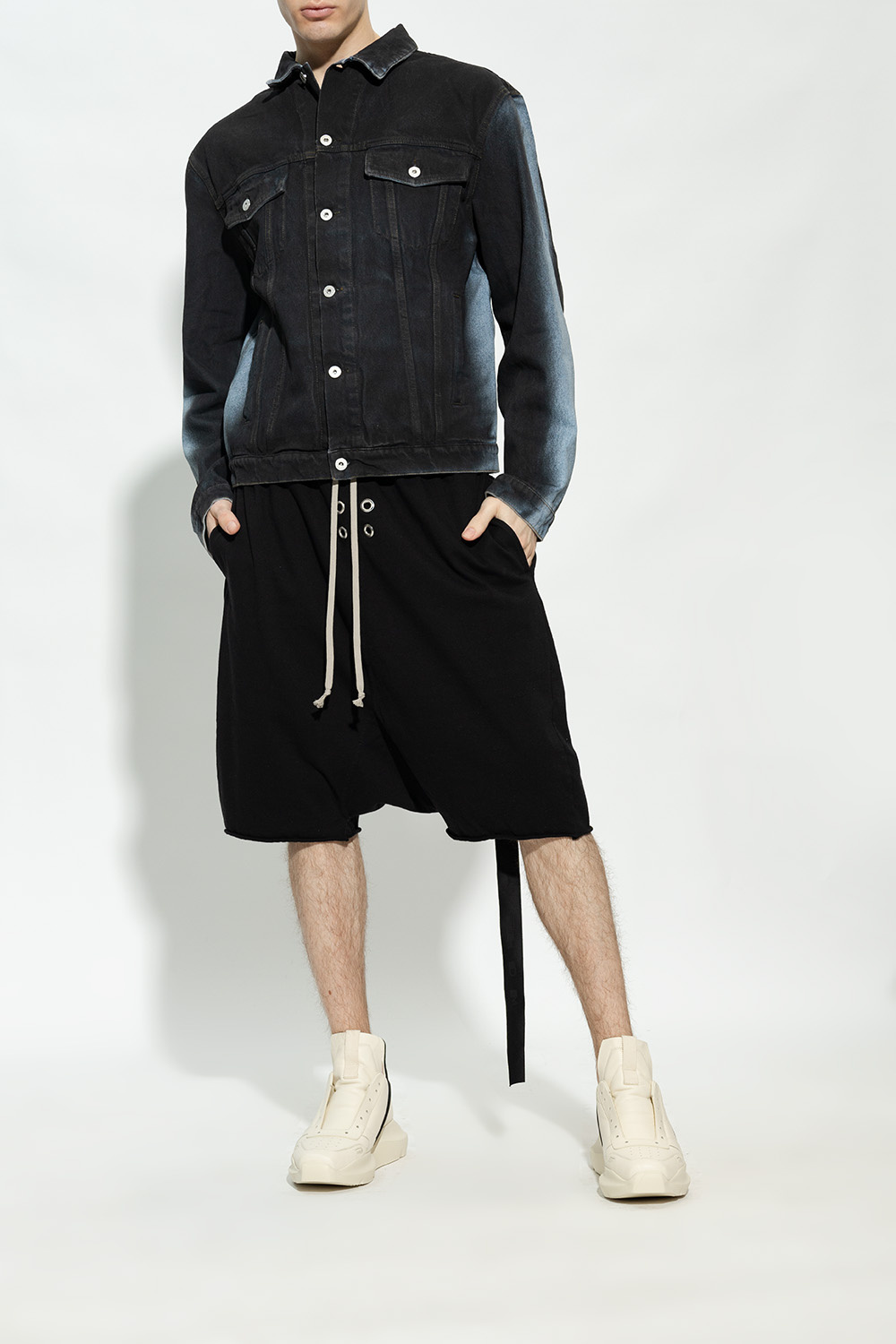 White Sneakers & This Timeless Wardrobe Staple White Sneakers & This Timeless Wardrobe Staple